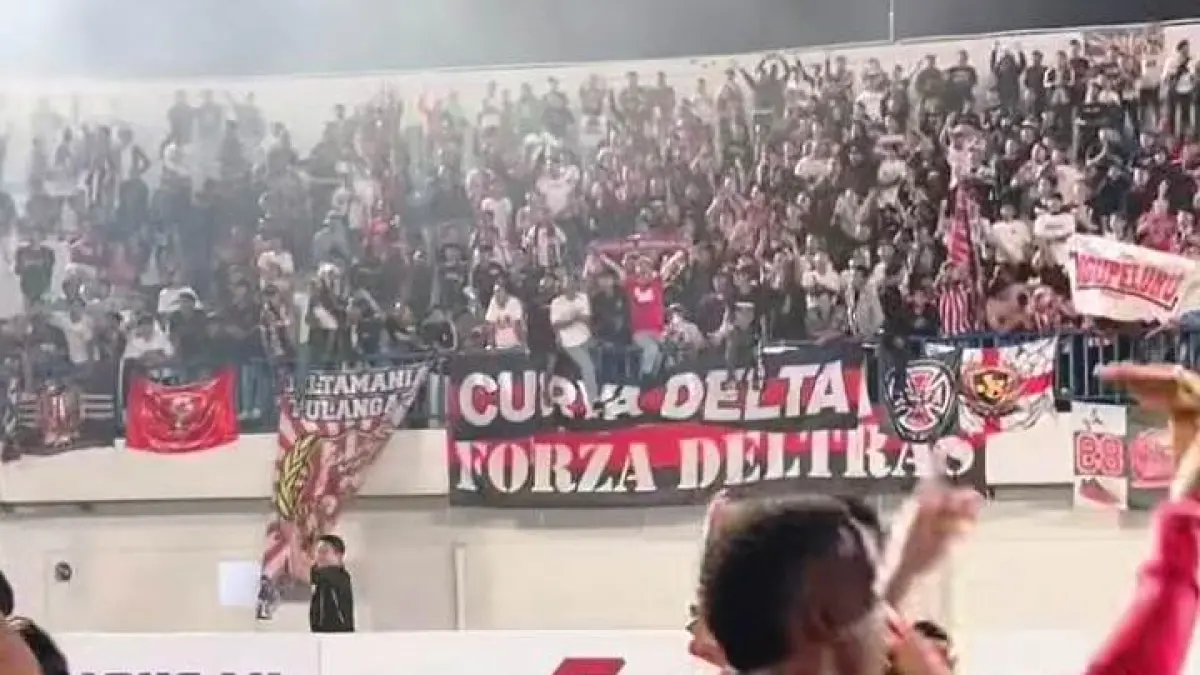 LOYAL: Suporter Deltras Sidoarjo, Deltamania. (DELTRAS FC)