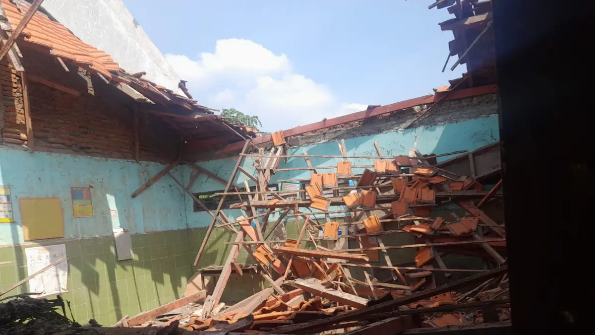 RESPON CEPAT: Kondisi sekolah di Sidoarjo yang ambruk beberapa waktu lalu membutuhkan perbaikan.
