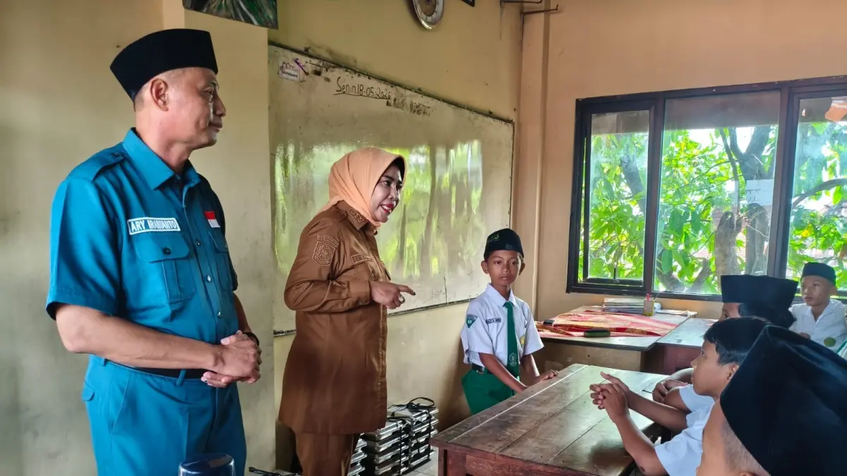 APRESIASI: Wabup Sidoarjo Mimik Idayana bertemu dengan Marfen di Candi, Senin (18/5). (DIKY SANSIRI/RADAR SIDOARJO)