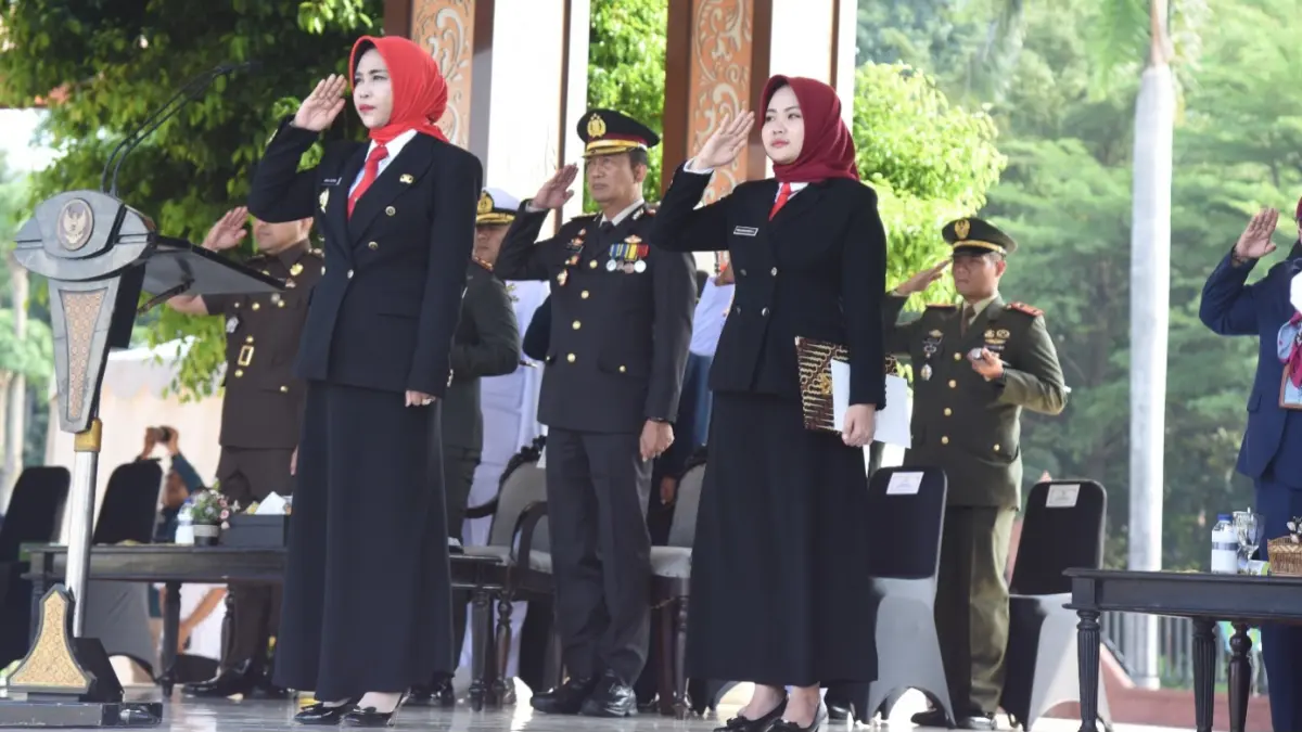 DIGITALISASI: Wabup Sidoarjo Mimik Idayana saat memimpin upacara Harkitnas 2026 di Alun-alun Sidoarjo, Rabu (20/5).