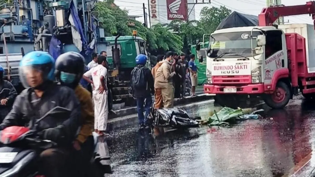 NAHAS: Kecelakaan maut di Jalan Raya Trosobo, tepatnya di depan Perumahan Pondok Jegu, Kecamatan Taman.