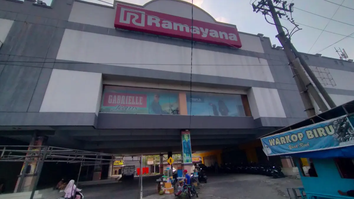TUTUP: Suasana pusat perbelanjaan Ramayana Bungurasih yang menghentikan operasionalnya.&nbsp;(SURYANTO/RADAR SIDOARJO)