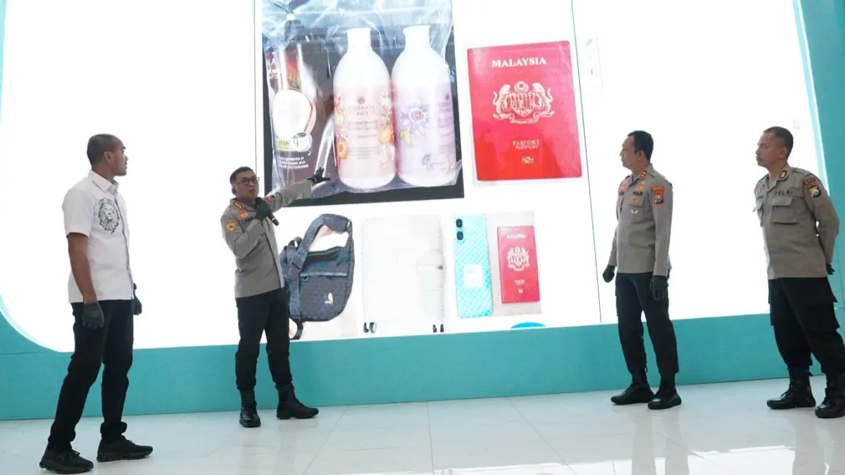 DIGAGALKAN: Kapolresta Sidoarjo Kombes Pol Christian Tobing beserta jajaran menunjukkan barang bukti narkoba yang berhasil diamankan.&nbsp;