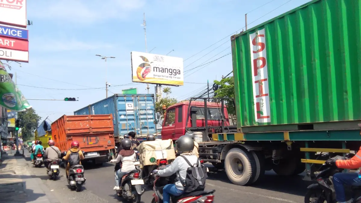 SOLUSI KEMACETAN: Flyover Gedangan Sidoarjo akan dibangun melintang di atas perempatan Gedangan, Sidoarjo. (DIKY SANSIRI/RADAR SIDOARJO)