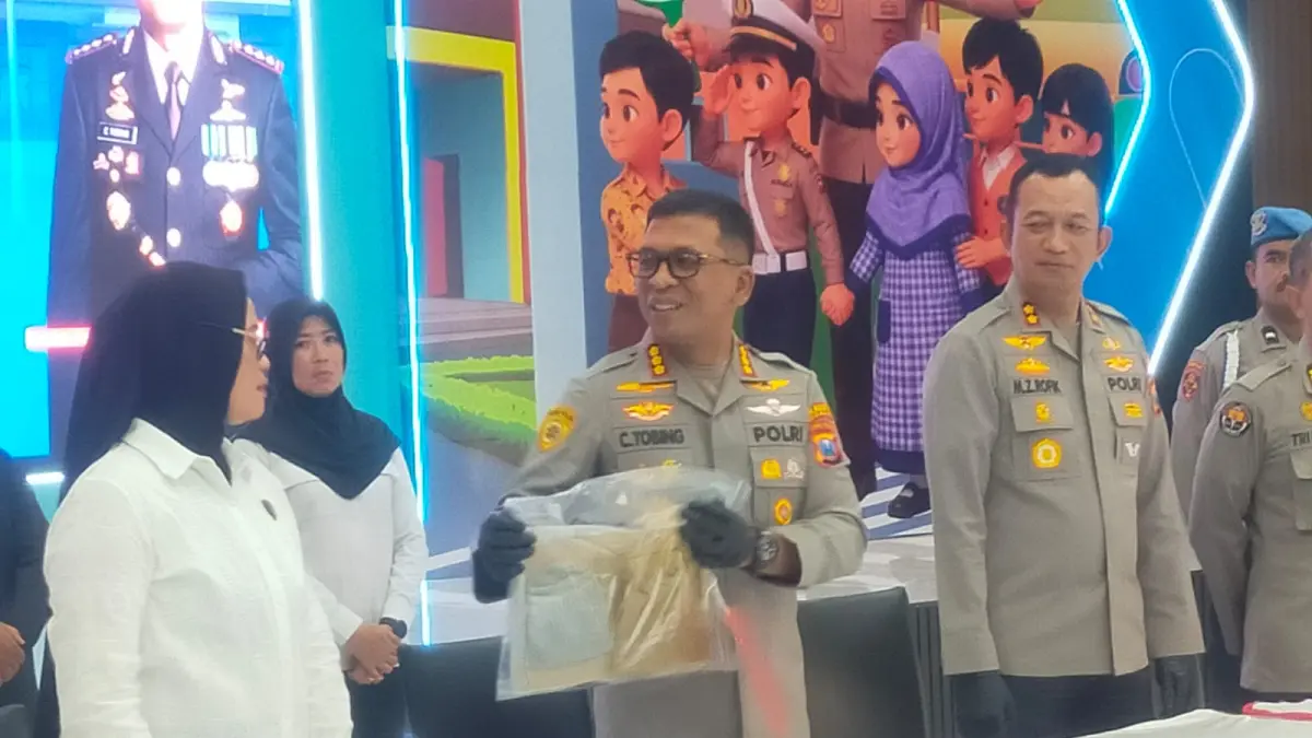 UNGKAP: Kapolresta Sidoarjo Kombes Pol Christian Tobing menunjukkan barang bukti yang berhasil diamankan.&nbsp;