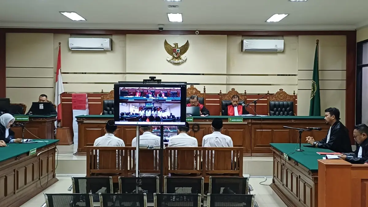 PESAKITAN: Empat kades nonaktif di Kecamatan Tulangan divonis empat tahun penjara oleh Majelis Hakim Pengadilan Tindak Pidana Korupsi.