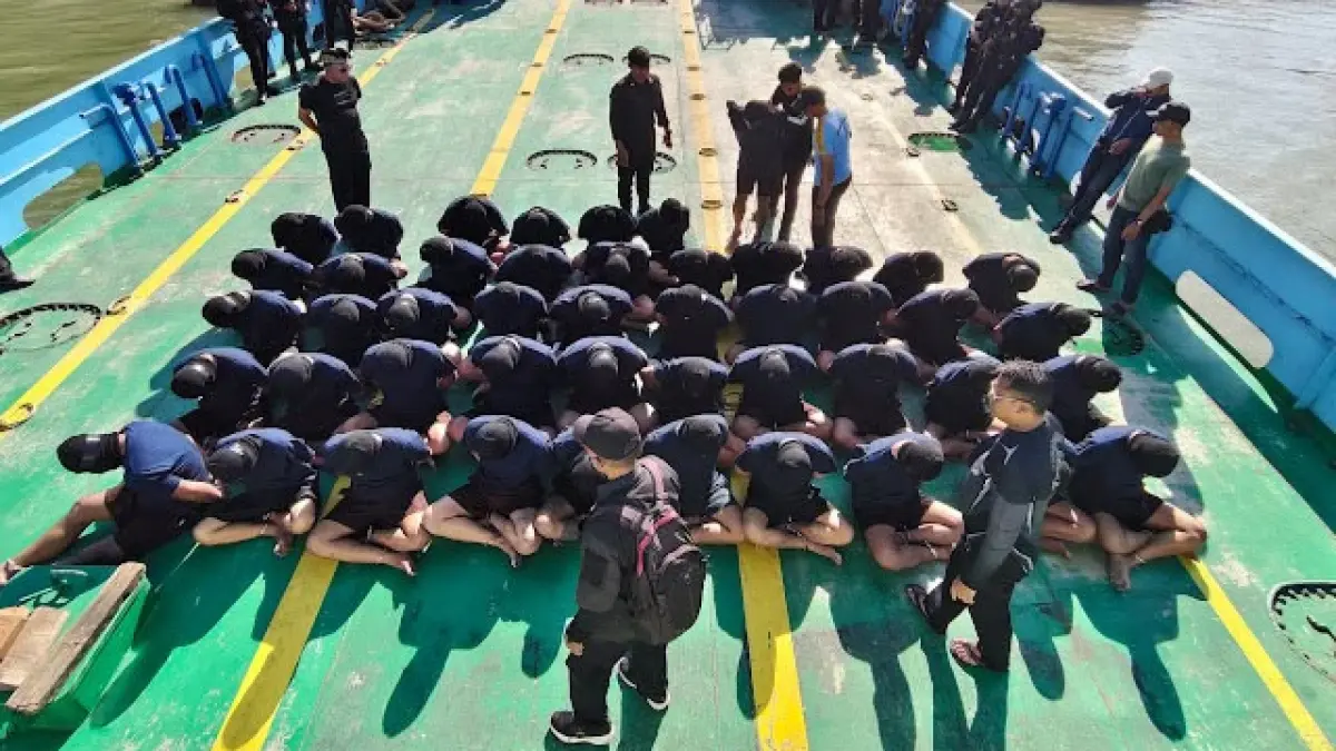 KETAT: Proses pemindahan 50 napi dari Lapas Porong Sidoarjo ke Nusakambangan.