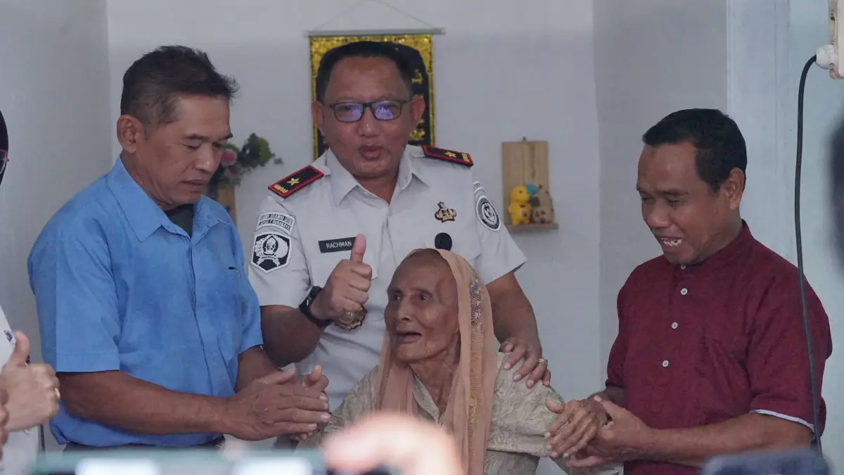 PEDULI: Lapas dan Rutan bedah rumah warga di Kebonagung, Porong, Sidoarjo.