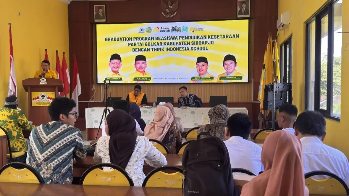 PENDIDIKAN: DPD Partai Golkar Kabupaten Sidoarjo bersama Think Indonesia School mewisuda peserta Program Beasiswa Pendidikan Kesetaraan sebagai upaya menekan angka putus sekolah sekaligus meningkatkan kualitas sumber daya manusia (SDM).