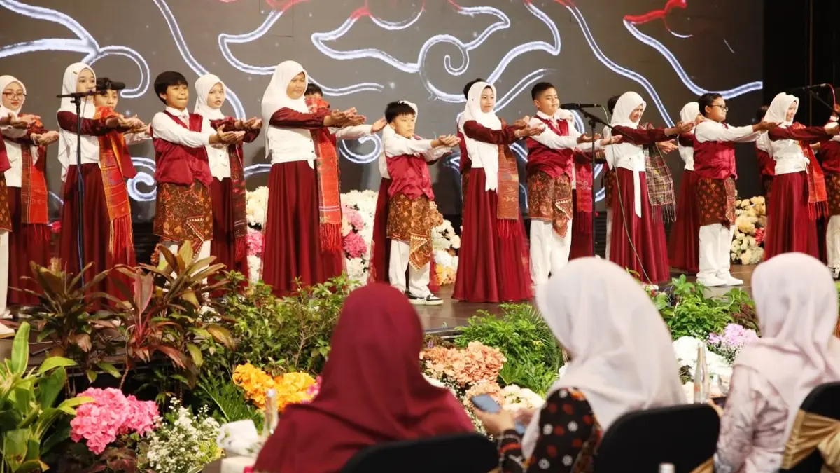 SEMANGAT: SD Al Muslim menggelar acara Purnawiyata Angkatan XXXII pada Minggu (14/6) di Hotel Mövenpick Surabaya. 