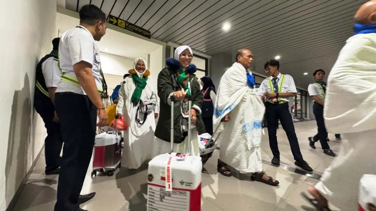 MABRUR: Kedatangan jemaah haji kloter 68 Sidoarjo.
