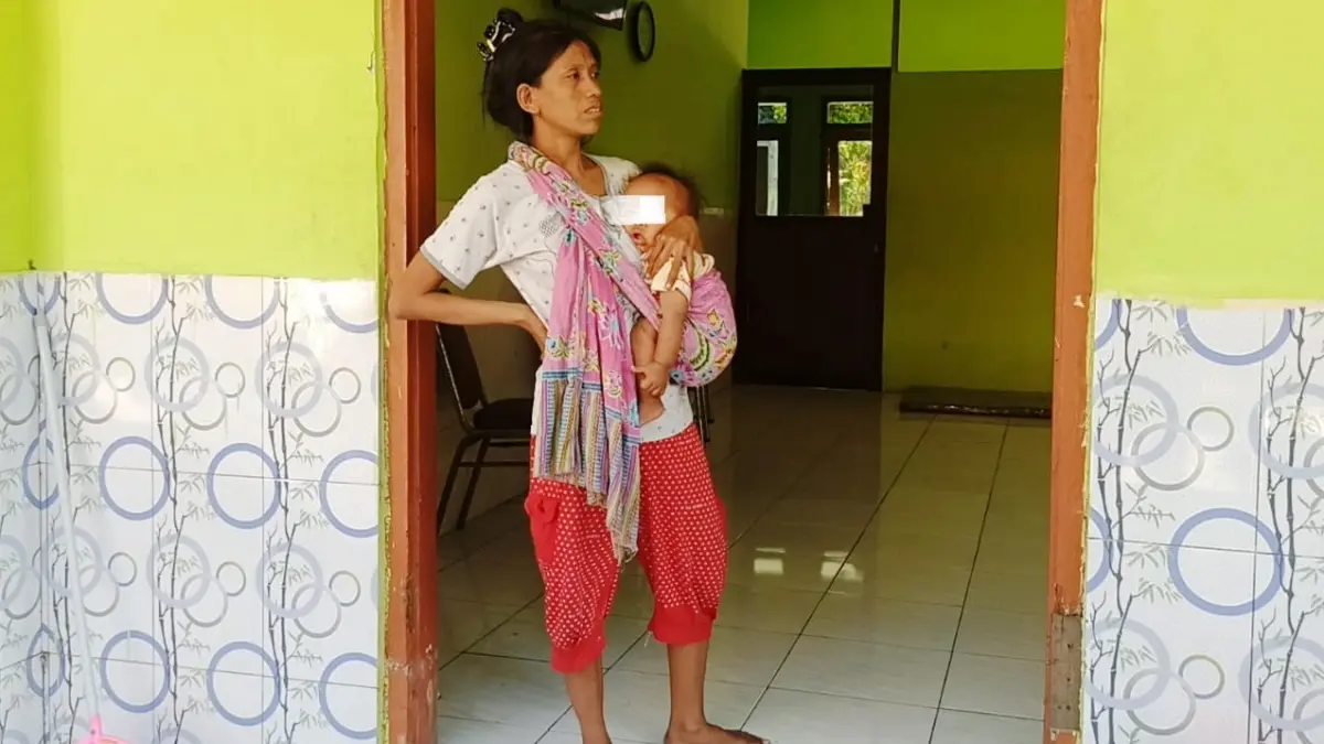 TERLANTAR: Ibu dan balitanya akan dipulangkan ke Probolinggo.