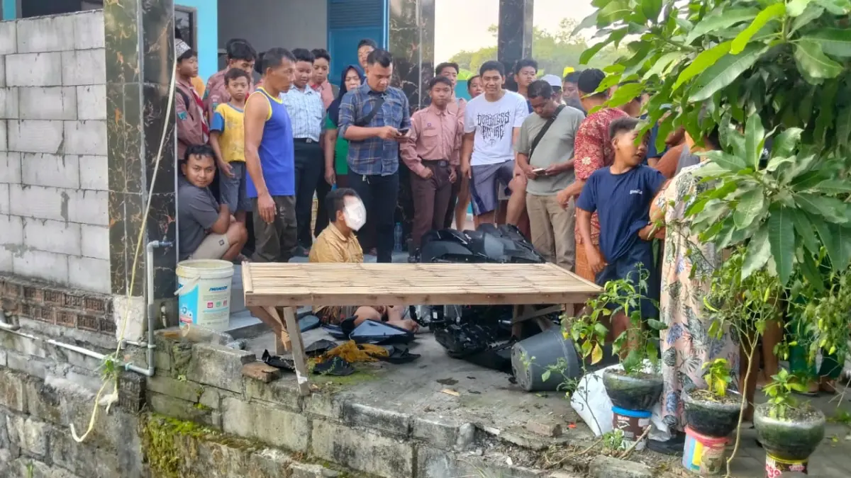 GEREGETAN: Pelaku percobaan pencurian diamankan warga di Tulangan.
