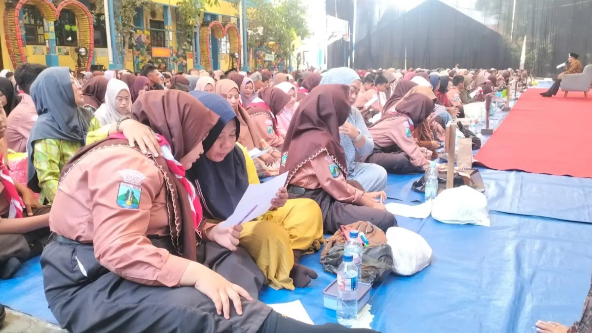 BERMANFAAT: Siswa dan orang tua SMPN 3 Candi Sidoarjo mengikuti inspiring parenting, Jumat (13/7).