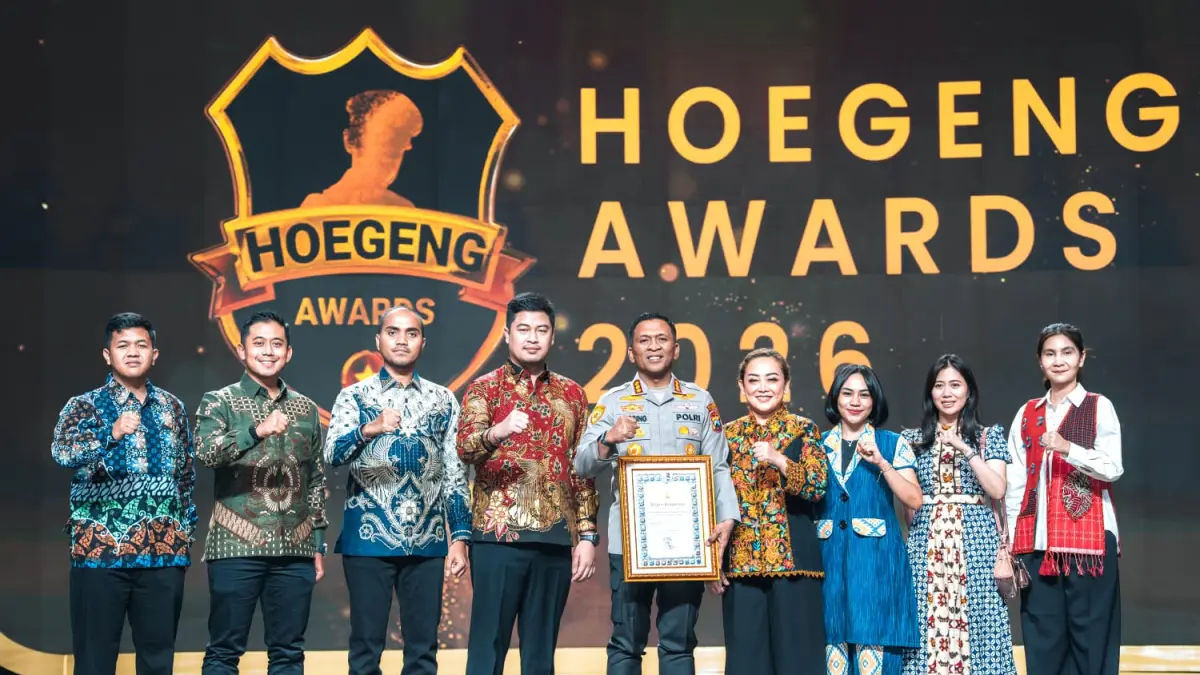 INOVATIF: Kapolresta Sidoarjo Kombes Pol Christian Tobing saat menerima penghargaan.