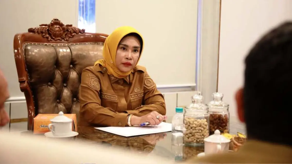 AUDIENSI: Wakil Bupati Sidoarjo Mimik Idayana menyiapkan sejumlah langkah untuk mengatasi penumpukan sampah di aliran Sungai Sukodono.