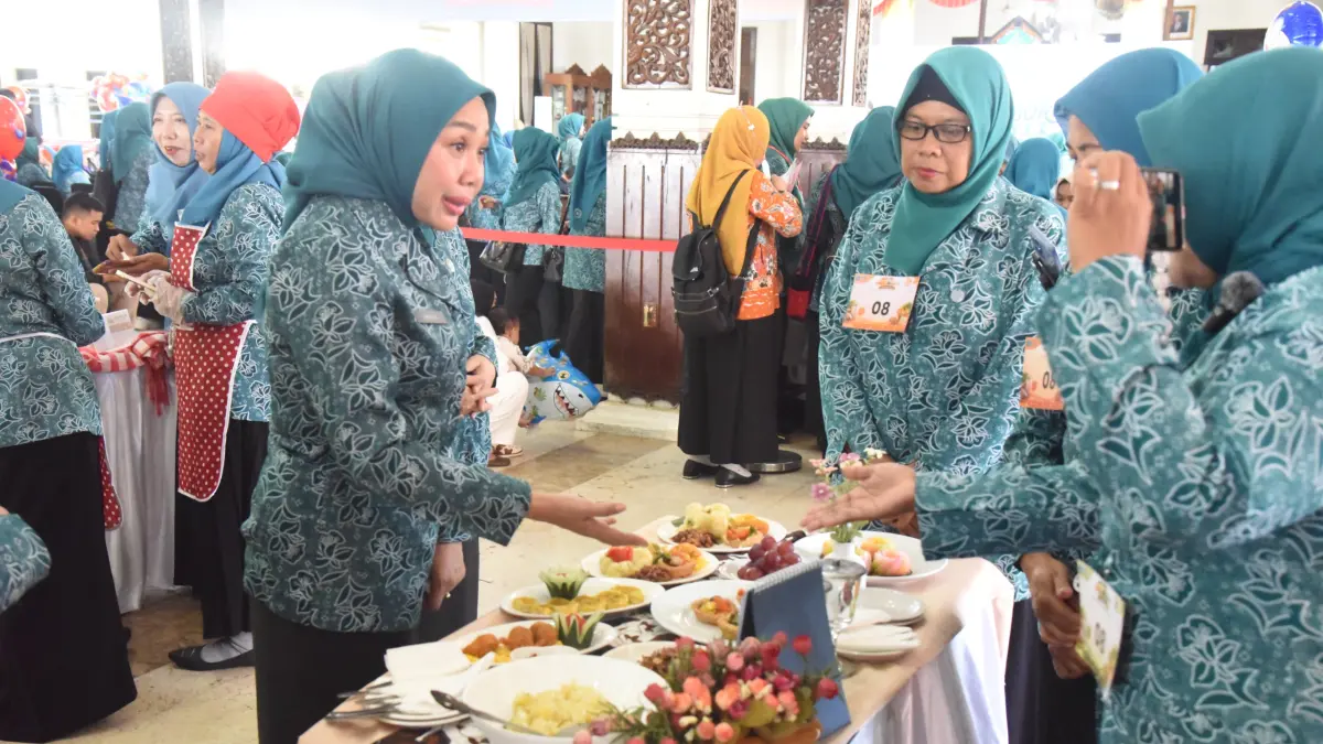BERPERAN: Ketua Tim Penggerak (TP) PKK Kabupaten Sidoarjo, Sriatun Subandi saat Jambore Kader PKK di Pendapa Delta Wibawa, Kamis (6/8).