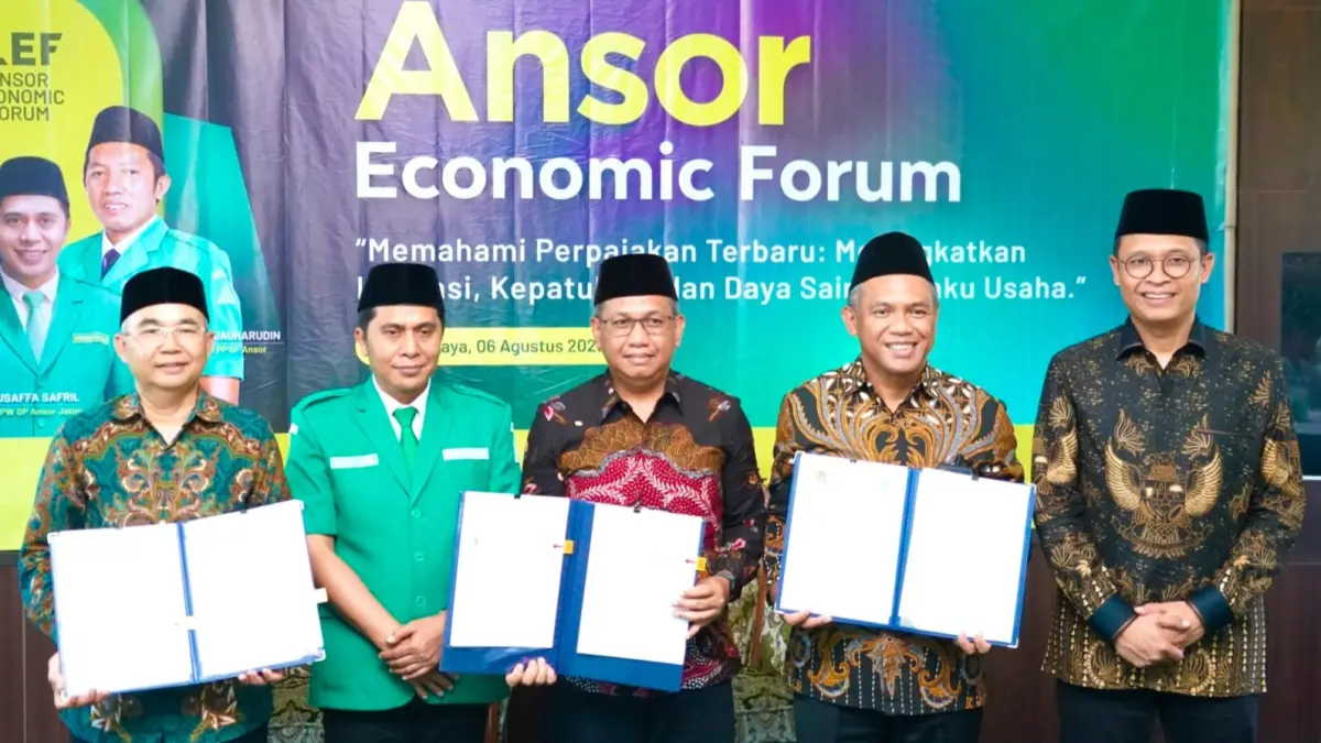 DARI KANAN: Direktur Jenderal Pajak Bimo Wijayanto, Kepala Kantor Wilayah DJP Jawa Timur I  Max Darmawan, Kepala Kantor Wilayah DJP Jawa Timur II Arridel Mindra, Ketua GP Ansor Jawa Timur  Musyaffa