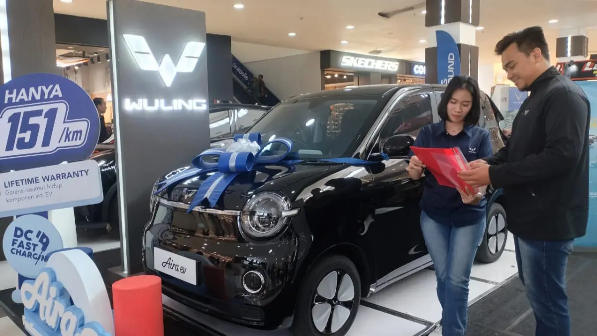 MOBILITAS MODERN: Wuling Aira EV hadir dengan desain modern, kompak, dan efisien untuk kebutuhan mobilitas perkotaan.(IST/RADAR SURABAYA)