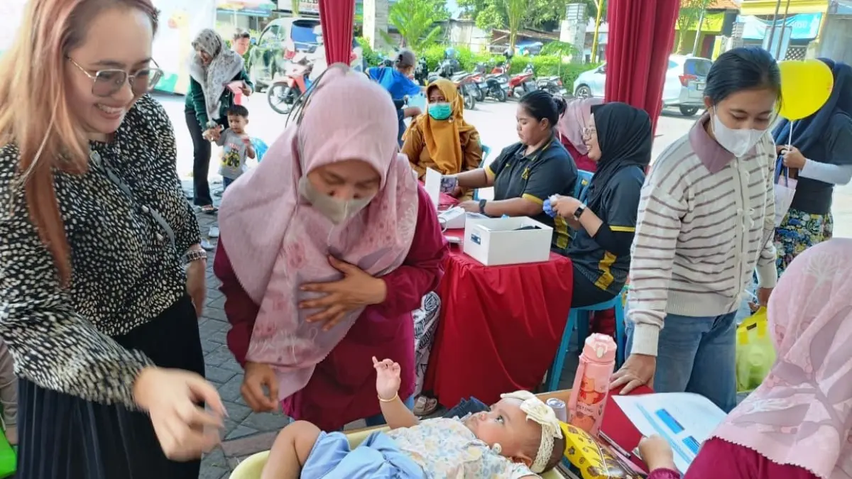 BERMANFAAT: Alfamart berkolaborasi dengan sejumlah principal dan puskesmas di sejumlah wilayah di Indonesia menggelar posyandu dan edukasi kesehatan gratis untuk warga dalam Program Alfamart Sahabat Posyandu.
