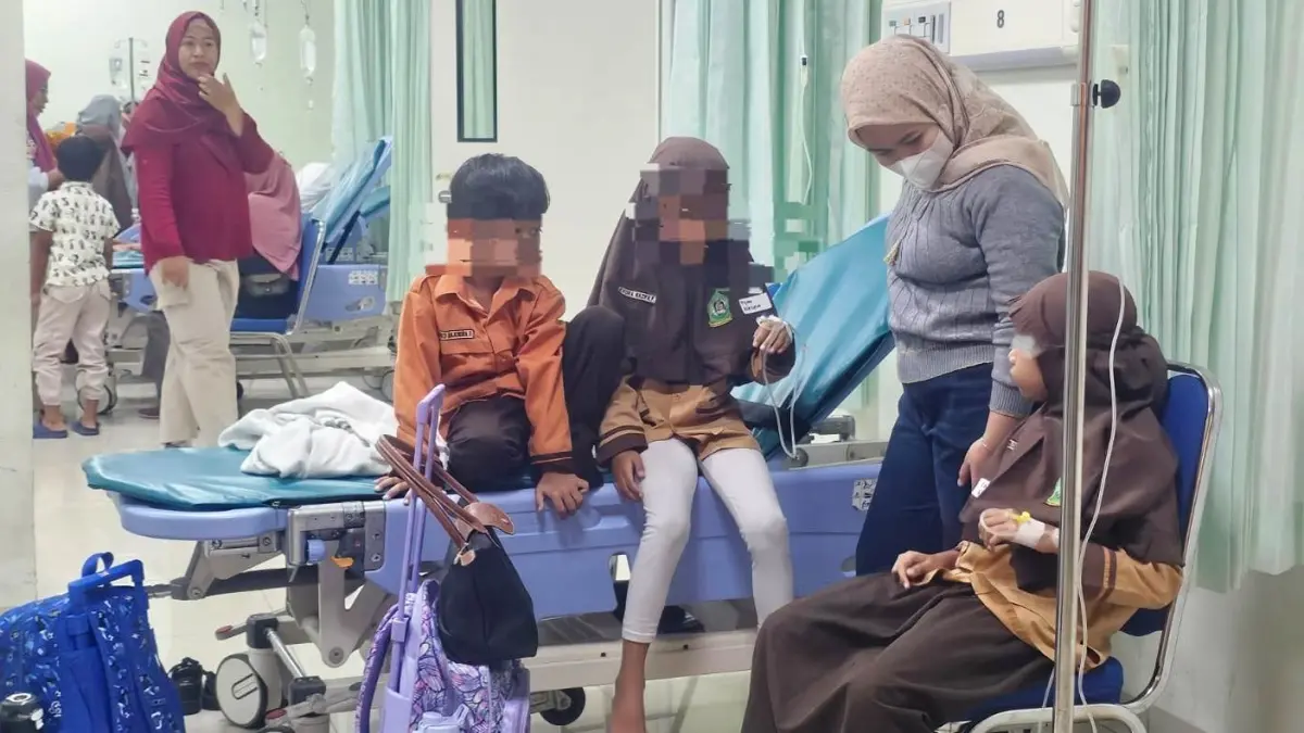 DIRAWAT: Beberapa siswa yang masih dirawat di RSU Assakinah Medika.

&nbsp;