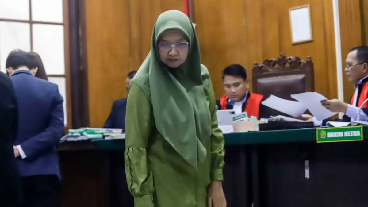 FAKTA BARU: Indah Utami hadir sebagai saksi yang dihadirkan pihak tergugat dalam kasus Java Fortis di Pengadilan Negeri Surabaya, kemarin (12/8). (ALFIAN RIZAL/JAWA POS)