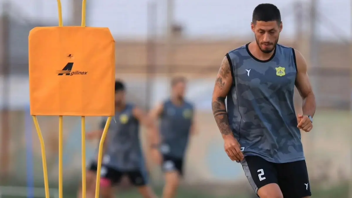TANGGUH: Pemain baru Deltras FC Sidoarjo Jahanbakhsh Zabihi Taher. (Foto Istimewa)