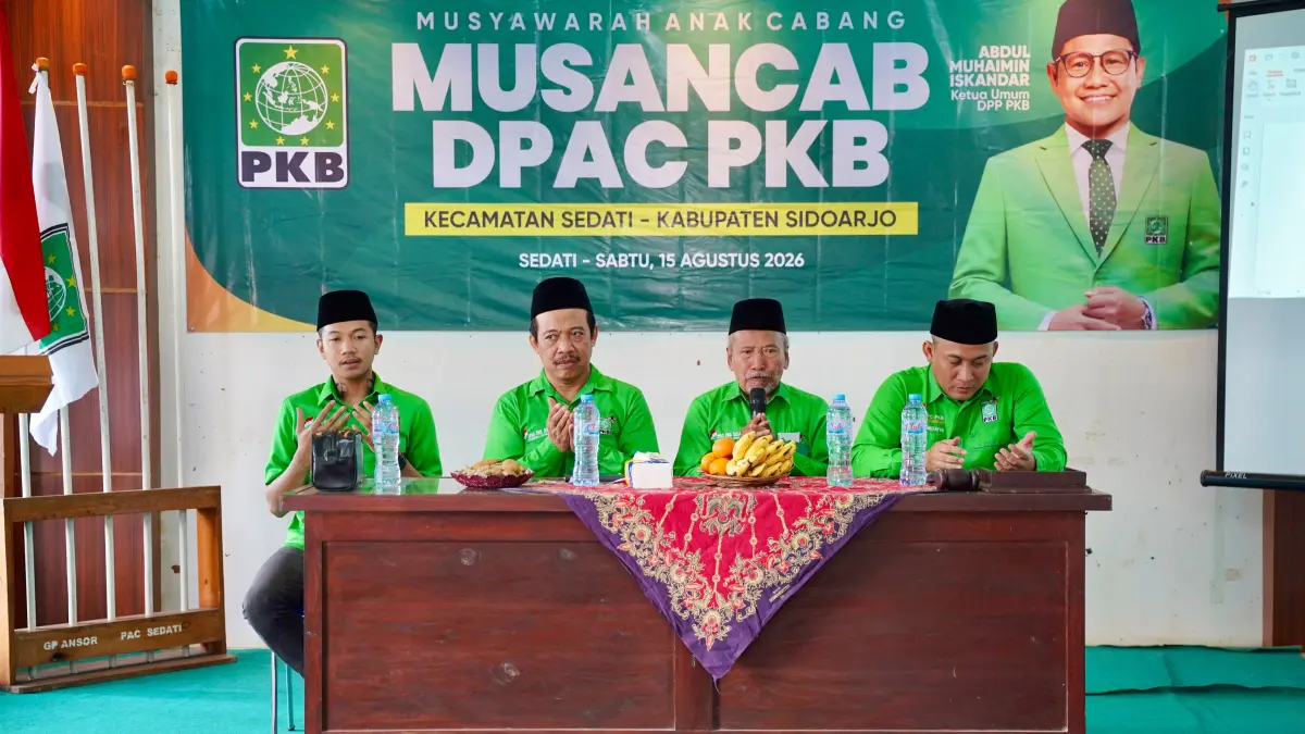 KERJA NYATA: Muchammad Rafi Wibisono (kiri) terpilih menjadi Ketua DPAC PKB Sedati, Sidoarjo.