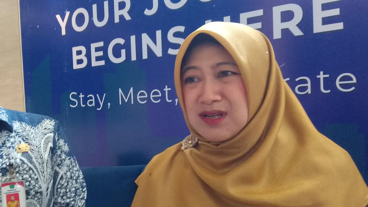 PERMUDAH MASYARAKAT: Direktur Utama BPR Delta Artha Perseroda Sofia Nurkrisnajati Atmaja. Pihaknya menggelontorkan Kurda untuk 3.443 UMKM di Sidoarjo. (DIKY SANSIRI/RADAR SIDOARJO)