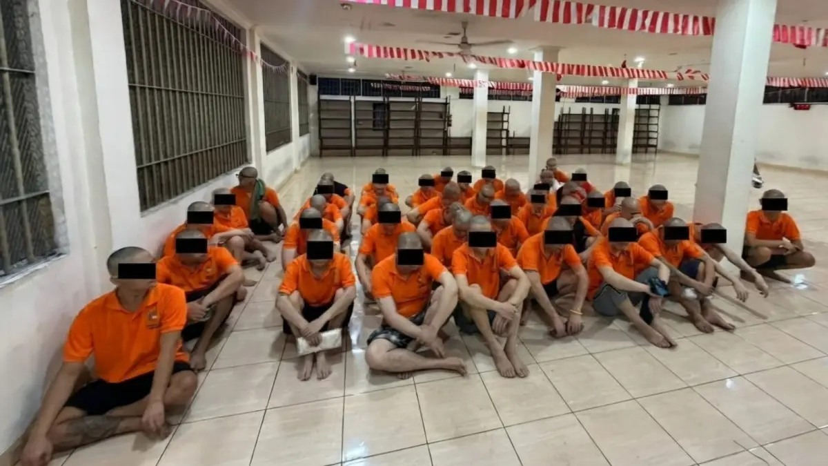 ROMBONGAN: Sebanyak 41 tahanan kasus love scamming dilimpahkan ke Rutan Medaeng Sidoarjo.(IST/RADAR SIDOARJO)