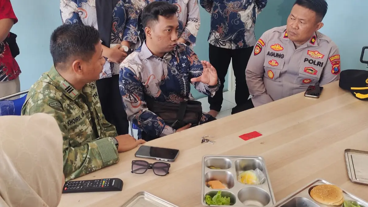 ANTISIPASI: Forkopimka Gedangan turun langsung mengecek kesiapan Satuan Pelayanan Pemenuhan Gizi (SPPG) di wilayah Kecamatan Gedangan, Sabtu (5/9).