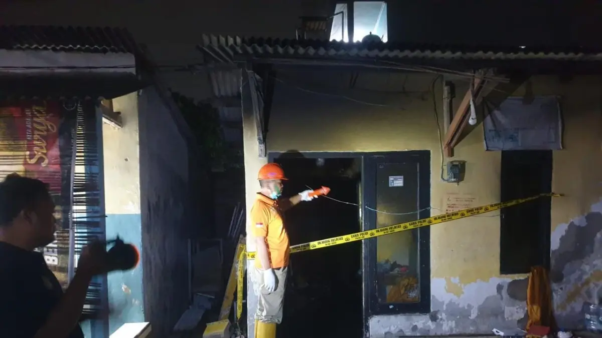 TRAGIS: Kebakaran rumah di Jalan Kolonel Sugiono, Desa Kureksari, Kecamatan Waru. 