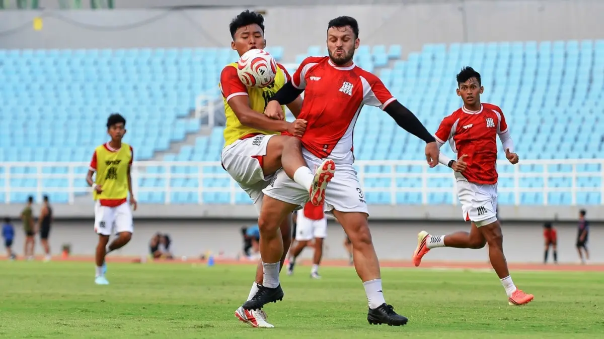 
LATIHAN: Semangat Deltras FC Sidoarjo jelang dimulainya kompetisi Liga 2 Championship. (Foto DELTRAS FC)