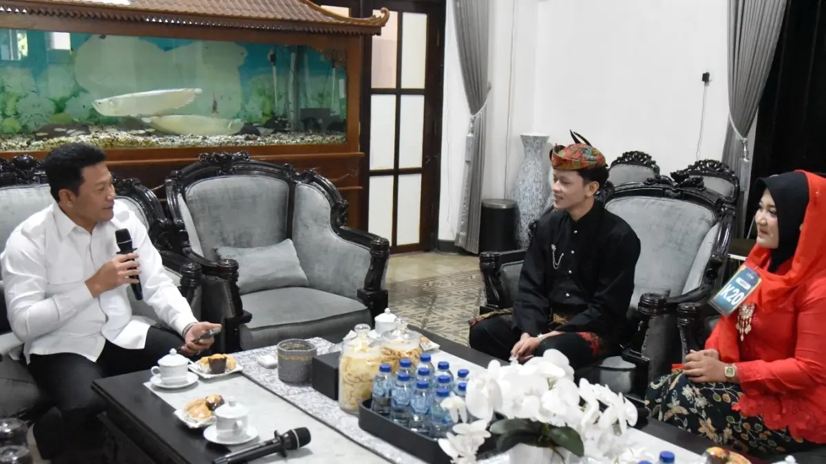 ELEGAN: Rasya dan Az-Zahra menemui Bupati Sidoarjo Subandi di Pendapa Delta Wibawa untuk meminta restu sekaligus dukungan.