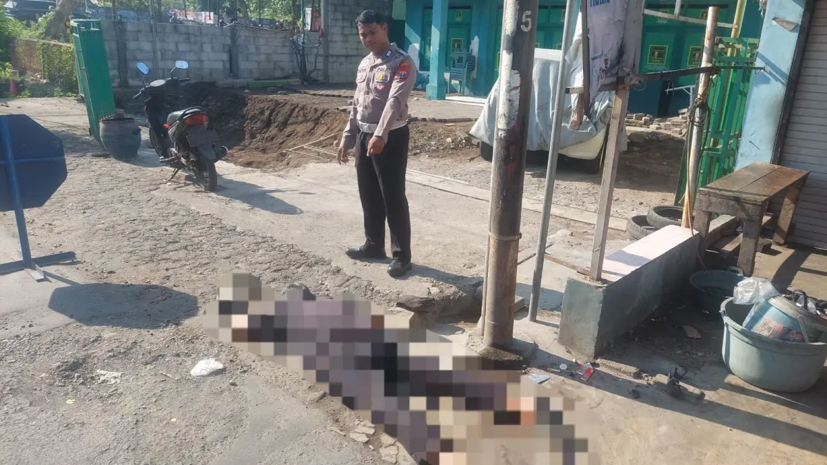 NAHAS: Korban tergeletak usai terlibat kecelakaan.