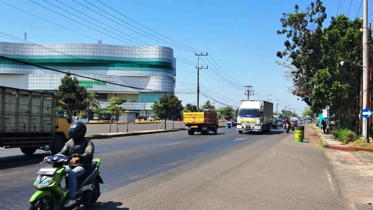 JALAN MULUS: Adanya Mal Pelayanan Publik di Lingkar Timur menjadikan kawasan tersebut magnet baru bagi masyrakat. (DIKY SANSIRI/RADAR SIDOARJO)
