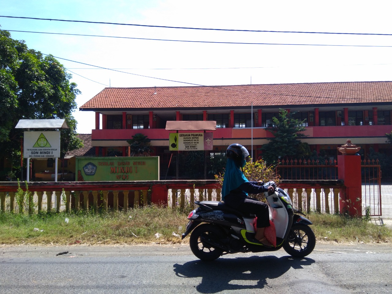 SEPI: SDN Mindi 1 Porong resmi ditutup, kemarin (27/7). Guru setempat sudah aktif mengajar di sekolah lain. (RIZKY PUTRI PRATIMI/RADAR SIDOARJO)