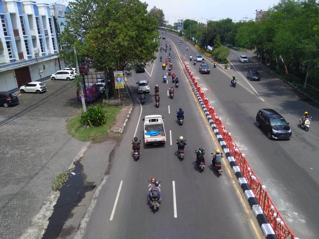 LENGANG: Arus lalu lintas di Jalan Jenggolo. Saat malam tahun baru, arah ke pusat kota Sidoarjo akan ditutup.  (RIZKY PUTRI PRATIMI/RADAR SIDOARJO)