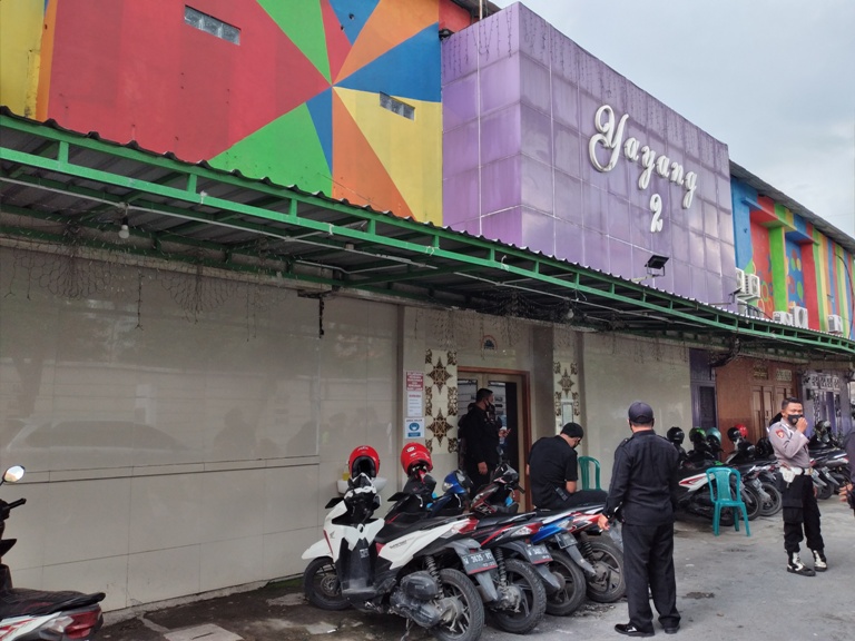 HARUS DITERTIBKAN: Salah satu THM (Tempat Hiburan Malam) di Sidoarjo yang siap-siap disidak Komisi A DPRD Sidoarjo karena sulit mematuhi peraturan selama pandemi Covid-19. (HENDRIK MUNCHLISON/RADAR SIDOARJO)
