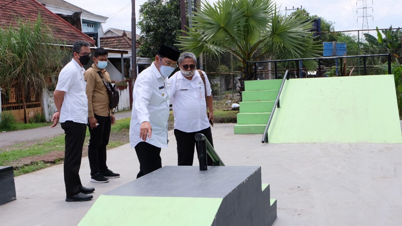NYAMAN: Area skateboard di Jalan Ponti disediakan Pemkab Sidoarjo sebagai sarana olahraga. (IST)