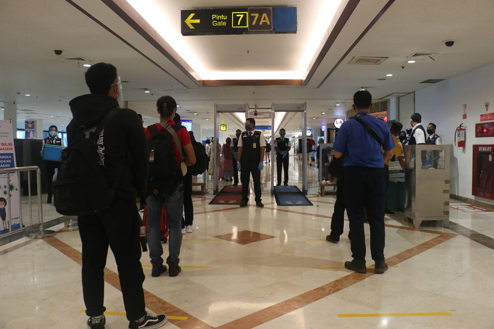 ANTRE: Suasana di di Bandara Internasional Juanda.  (HENDRIK MUCHLISON/RADAR SIDOARJO)