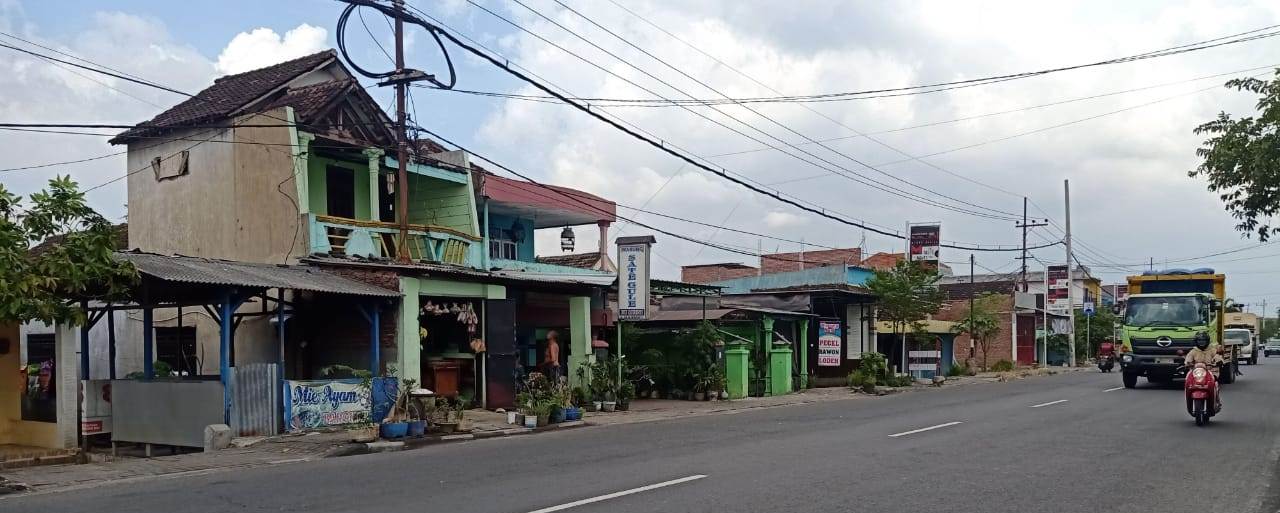 SEPI: Lokasi korban yang memarkir mobilnya di pinggir jalan dalam kondisi sepi, Minggu (21/3).  (IST)