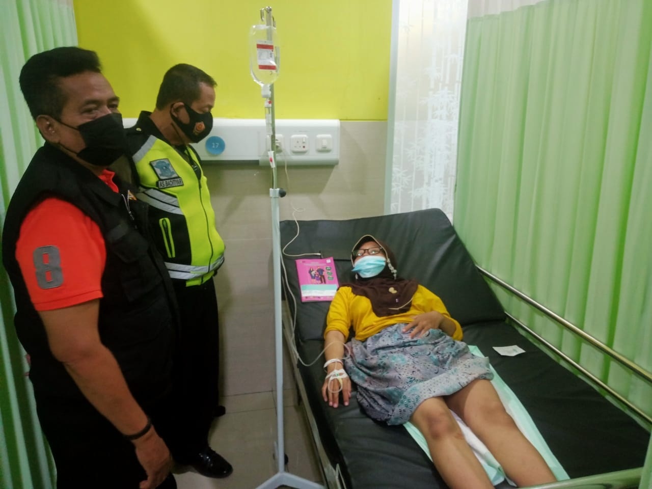 MENEGANGKAN: Andini nampak sehat setelah dievakuasi ke rumah sakit. (IST)