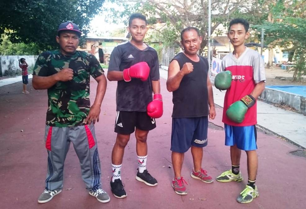 RUTIN: Sejumlah petinju Sidoarjo saat berlatih di GOR Sidoarjo.