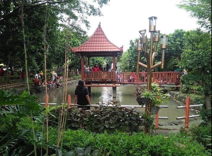 WISATA: Taman Abhirama di Jalan Raya Ponti jadi tujuan favorit warga Kota Delta.