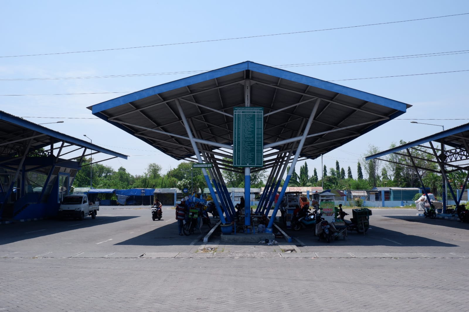 BUTUH PERHATIAN: Kondisi Terminal Porong semakin sepi selama pandemi. (RIZKY PUTRI PRATIMI/RADAR SIDOARJO)