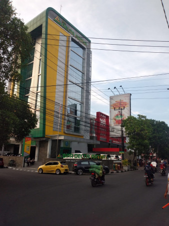 BAKAL DISAHKAN: Gedung BPR Delta Artha yang akan berubah menjadi Perseroda. (HENDRIK MUCHISON/RADAR SIDOARJO)