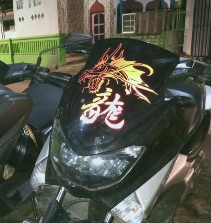TANPA PAGAR: Motor NMax korban diparkir sebelum dicuri.