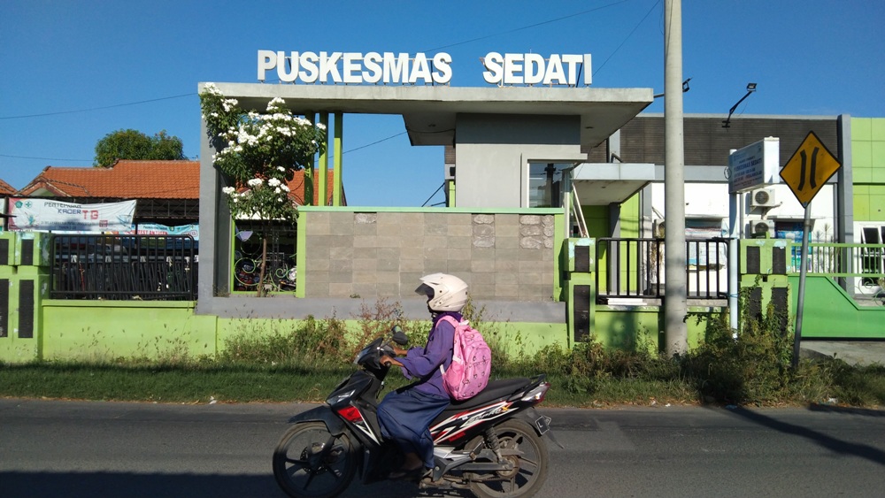DIMANFAATKAN: Puskesmas Sedati lama sementara ini masih digunakan sebagai ruang isolasi pasien Covid-19. (RIZKY PUTRI PRATIMI/RADAR SIDOARJO)