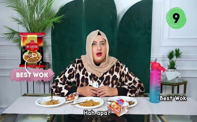 TERNGANGA: Youtuber Tasyi Altasya terkejut mengetahui jika mie Best Wok yang ,memenangi Battle Review Mie Instant. (ISTIMEWA)
